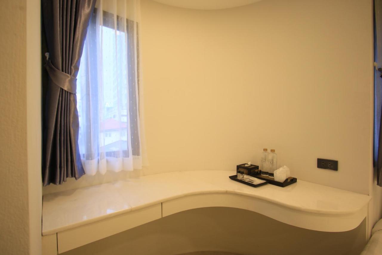 Pratunam Atrium Hotel Bangkok Exteriör bild
